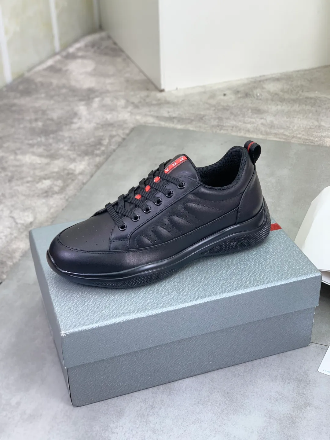 Men's men's shoes P560💰 [Real Price] Popular models are on the official website, 🆘 Trendy brand (Prada) mainly promotes popular models, avant-garde and versatile fashionable men's shoes private version mold opening, cowhide surface splicing 1:1.. Stylish and simple, original imported cowhide lining cowhide feet; the atmosphere and personality are more fashionable, eye-catching and pursuing class. It will subvert the old ideas and be a must-have for fashionistas who want to spend time with you! Must keep it! Tall and comfortable, large and low, high-end quality workmanship. Code number: 38-45 2️⃣optional.
